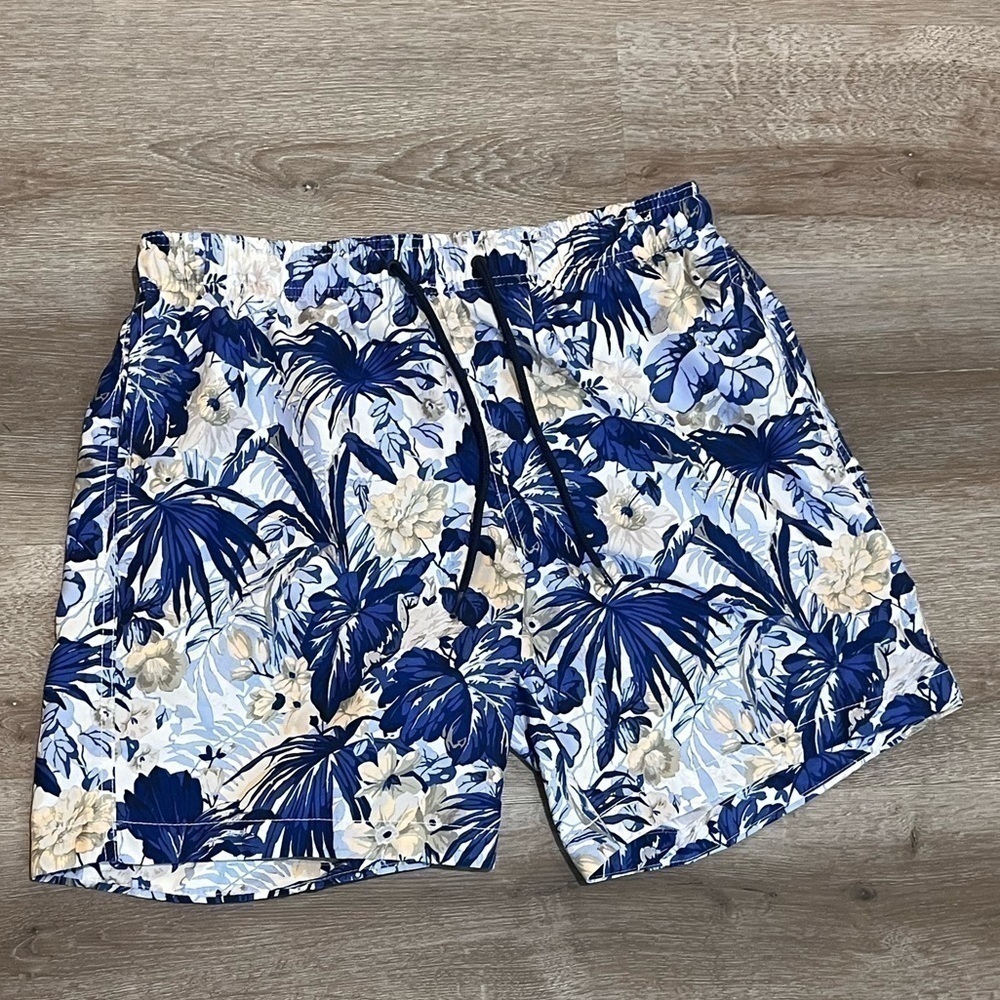 H&M Men’s Patterned Swim Shorts - Picture 2 of 8